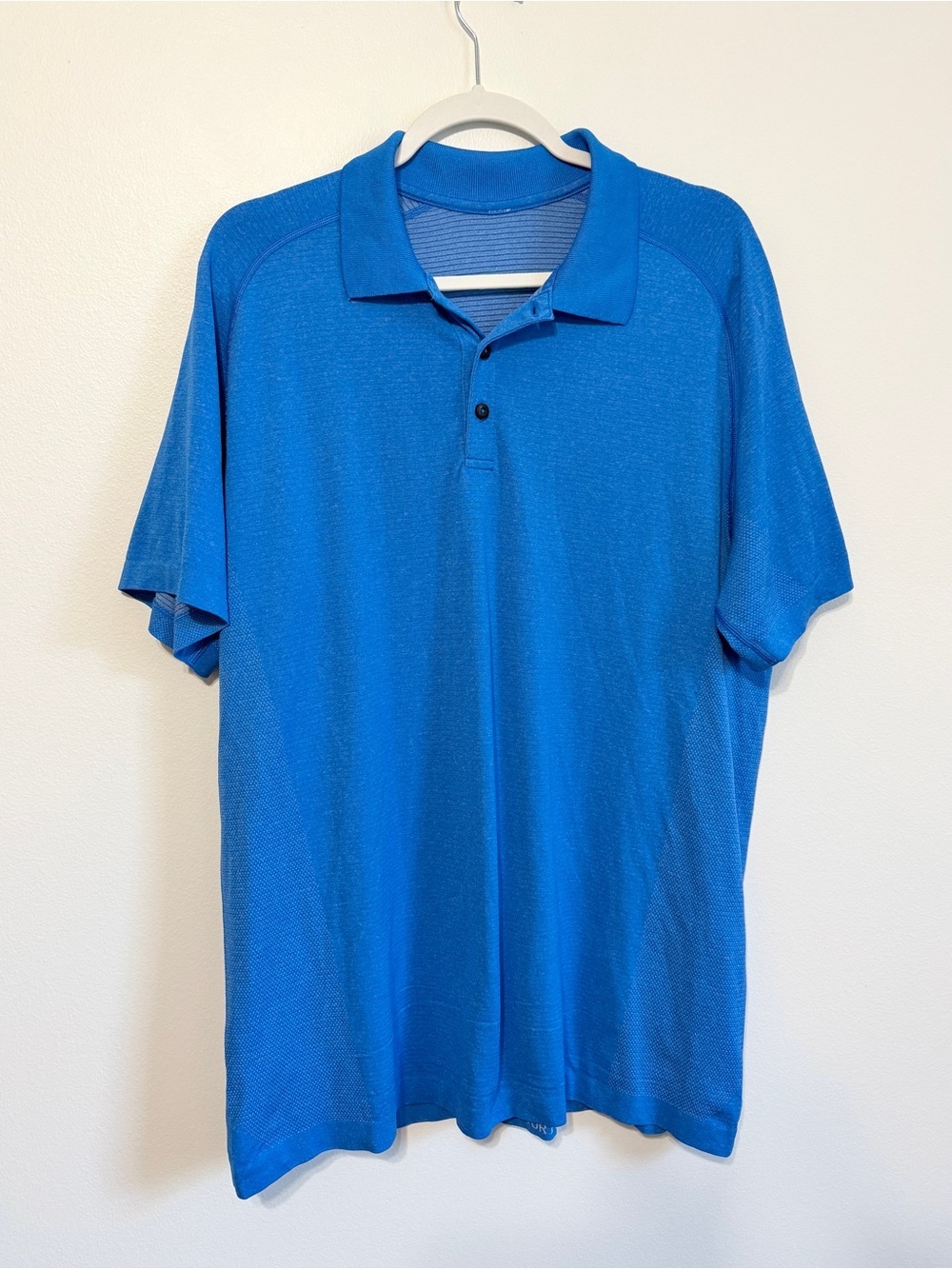 Lululemon Men’s Short Sleeve Polo Size XL Blue Athletic